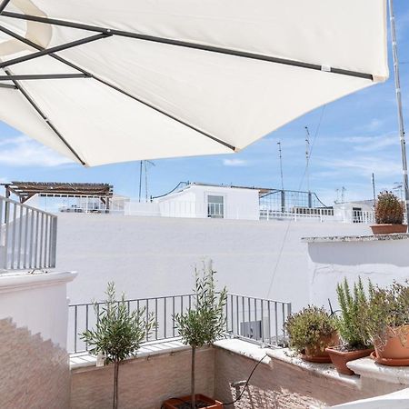 Wineart House, Terracielo Indipendente Nel Centro Di Monopoli Apartment Luaran gambar