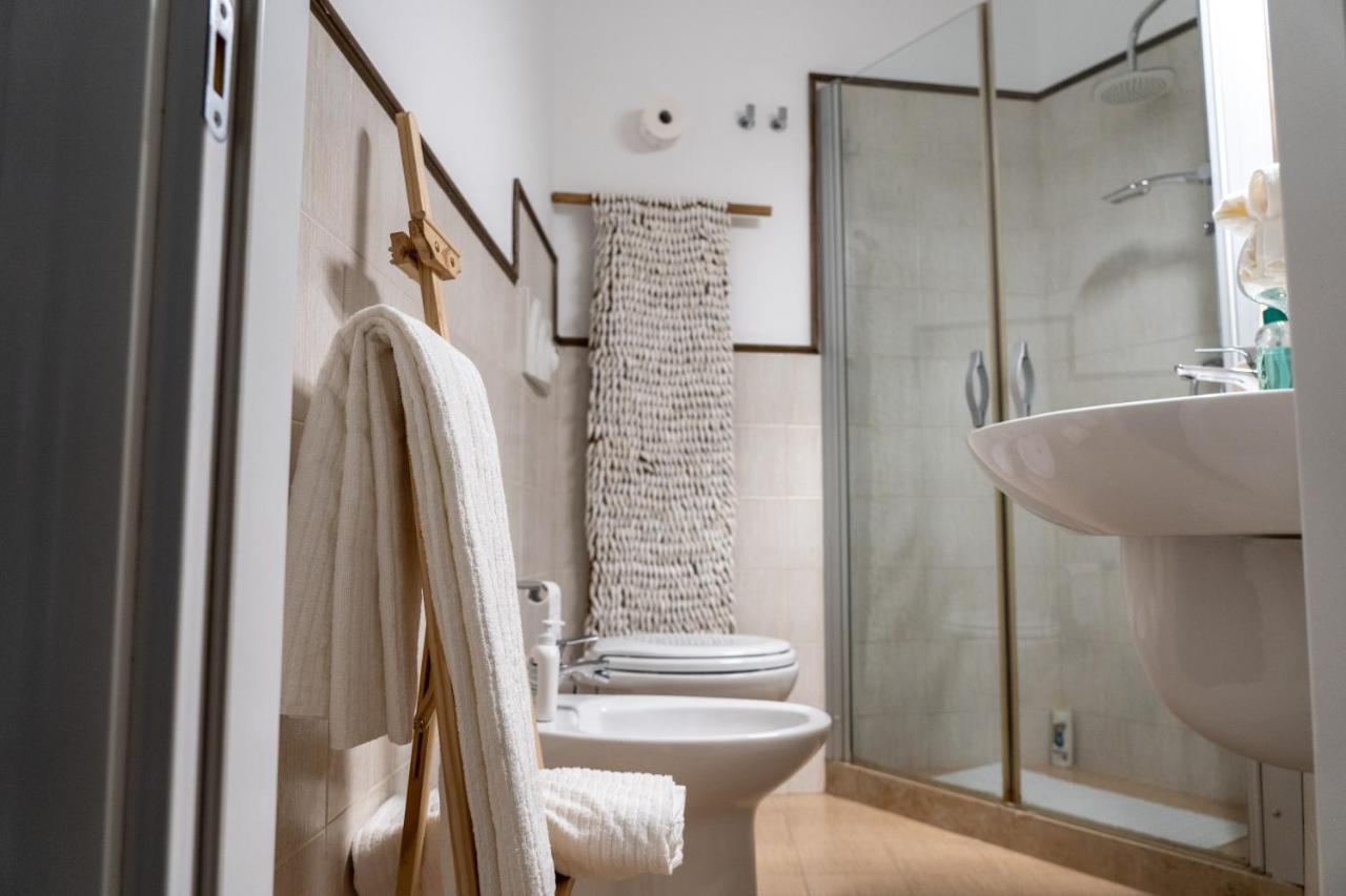 Wineart House, Terracielo Indipendente Nel Centro Di Monopoli Apartment Luaran gambar
