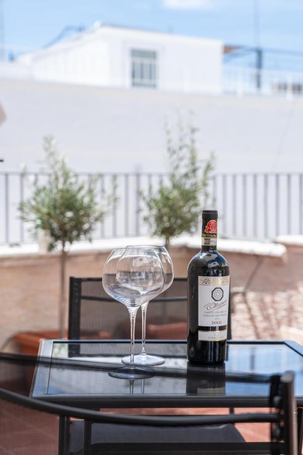 Wineart House, Terracielo Indipendente Nel Centro Di Monopoli Apartment Luaran gambar