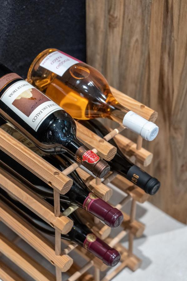 Wineart House, Terracielo Indipendente Nel Centro Di Monopoli Apartment Luaran gambar